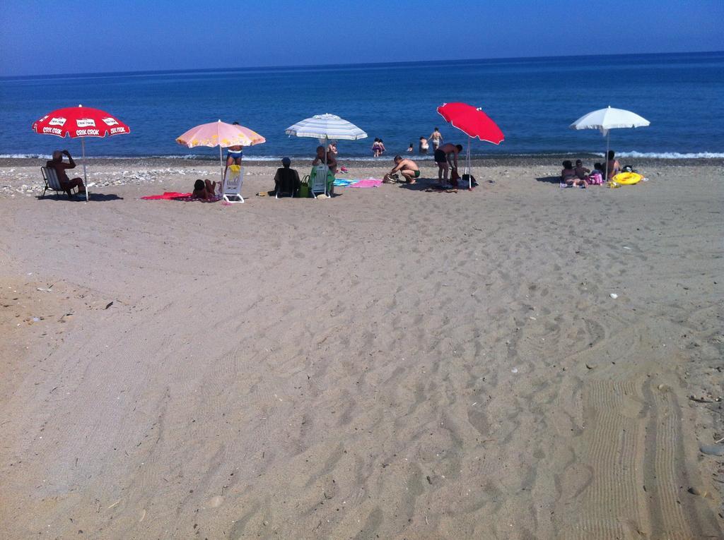Paradise Beach Camera Mansardata Vicino Cefalu Piscina Aperta Campofelice Di Roccella Exterior foto