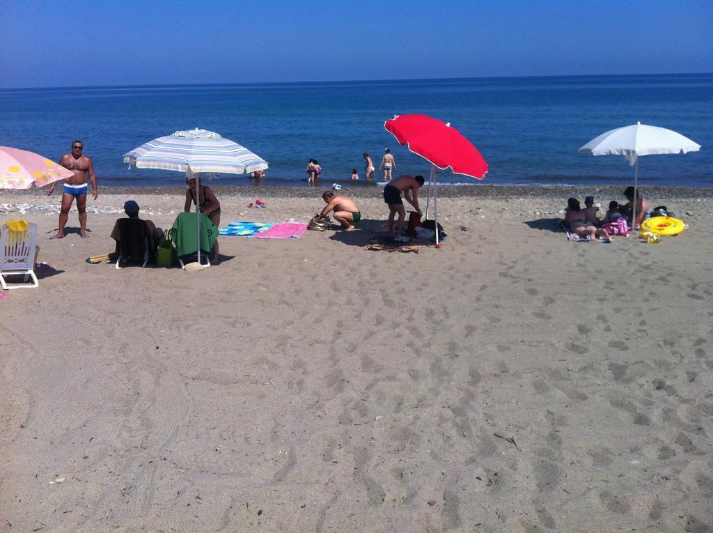 Paradise Beach Camera Mansardata Vicino Cefalu Piscina Aperta Campofelice Di Roccella Zimmer foto